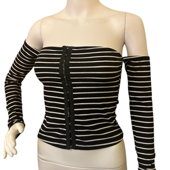 Tops - Women’s Black & White Striped Off The Shoulder Shirt